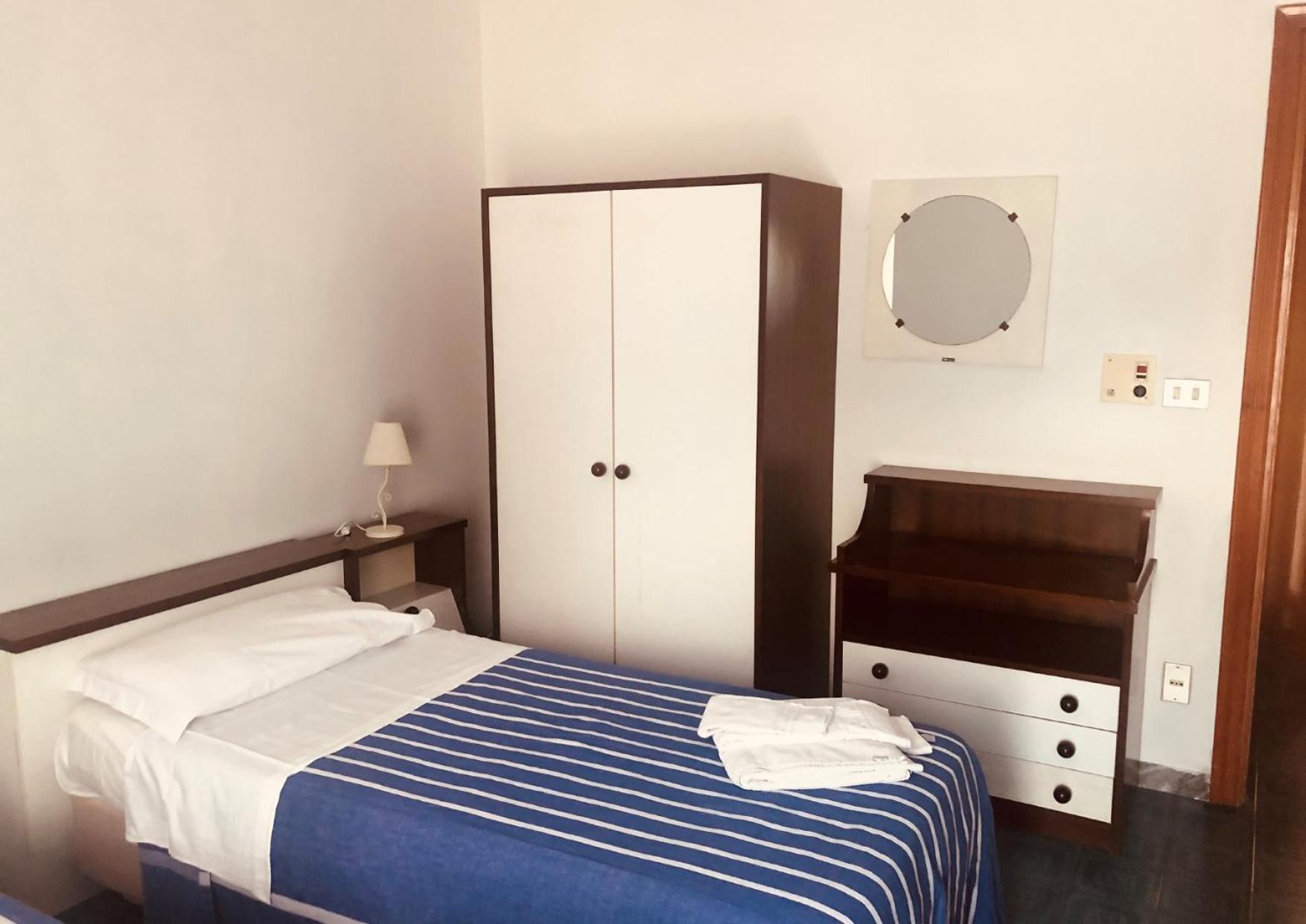 Hotel Mediterraneo Guardia Piemontese Terme Buitenkant foto