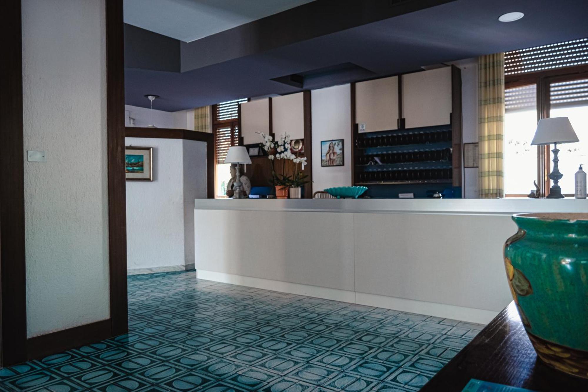 Hotel Mediterraneo Guardia Piemontese Terme Buitenkant foto